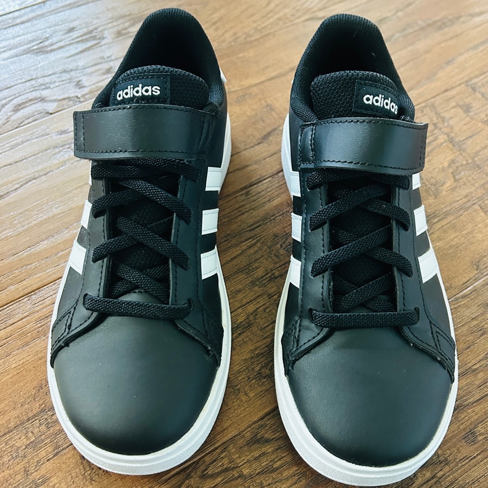 Unisex ADIDAS kids sneakers